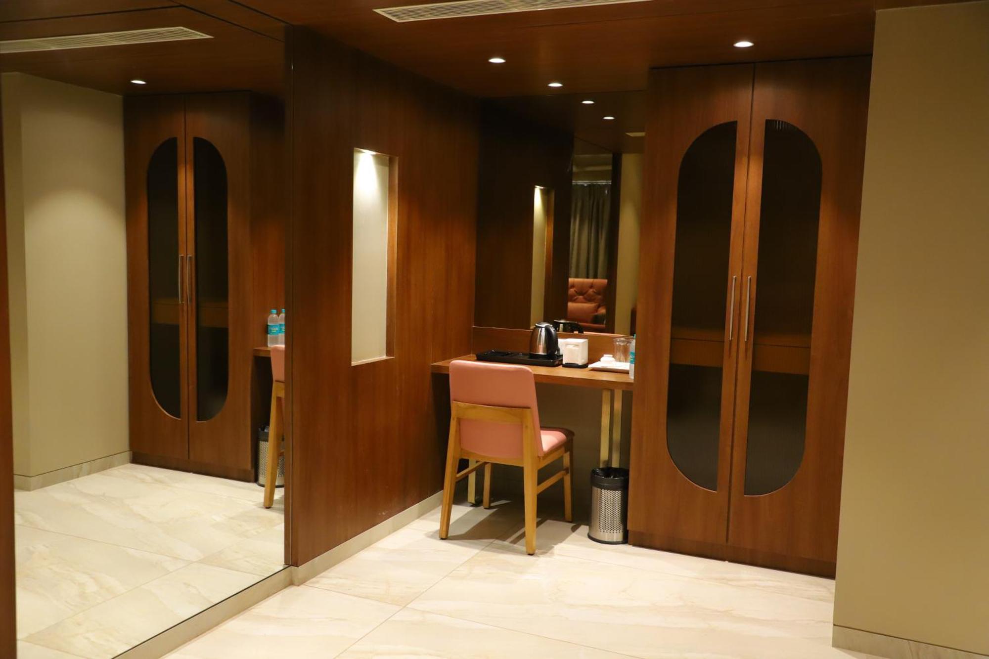Le Vivanta Virār Εξωτερικό φωτογραφία